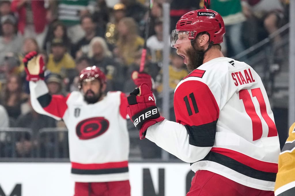 Hurricanes hold off Golden Knights to even Cup series